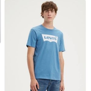 NWOT Levi's logo tees size L